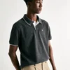 036H6UEN-01 REMERA POLO PIQUET GRIS OSCURO HERING
