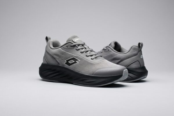 2228931BN CALZADO RUNNING CABALLERO GRIS C/ NEGRO LOTTO