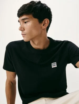 4F8726JEN-01 REMERA BASICA CABALLERO NEGRO HERING