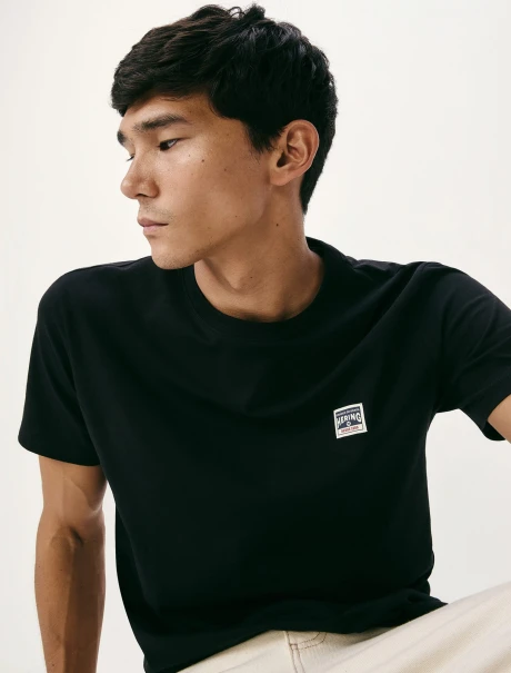 REMERA BASICA CABALLERO NEGRO HERING
