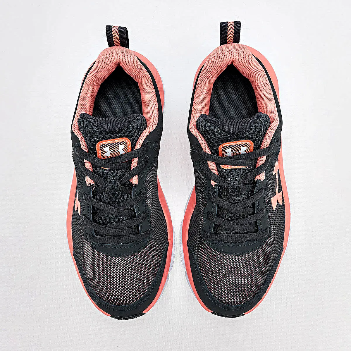 UNDER ARMOUR ASSERT 10 AC JUVENIL NEGRO Y CORAL - Imagen 4